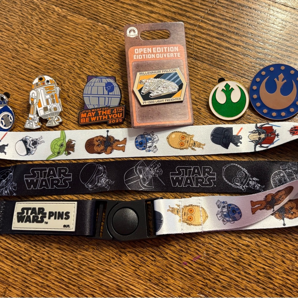 Star Wars Black Lanyard with White Character Prints and Metal Ring
